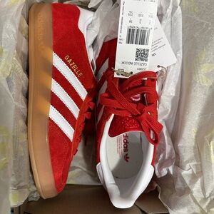 Brand New Never-Worn Adidas Gazelles in Better Scarlet, sz 6.5
